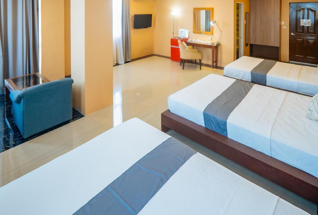 Reddoorz Plus @ Hotel Platinum Occidental Mindoro San Jose  Exterior foto