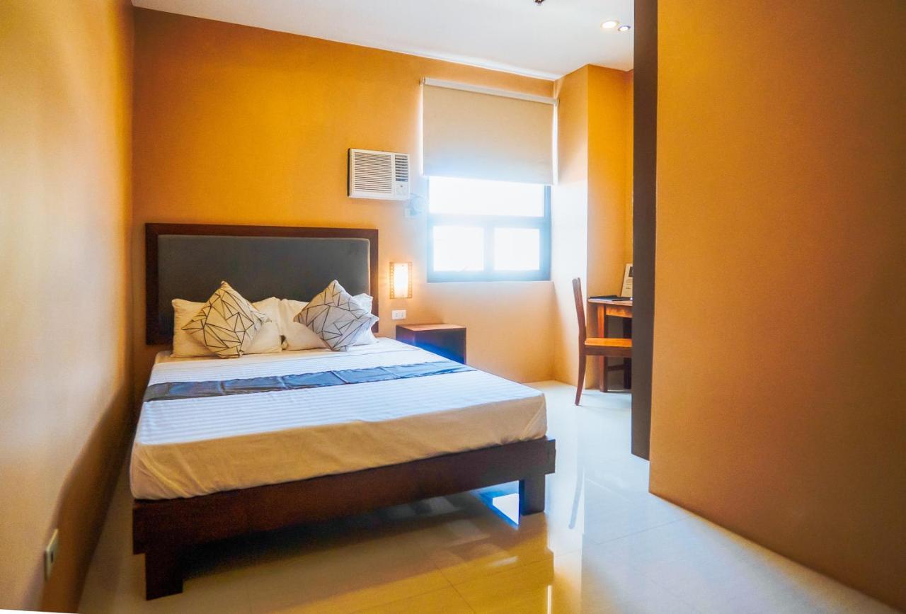 Reddoorz Plus @ Hotel Platinum Occidental Mindoro San Jose  Exterior foto