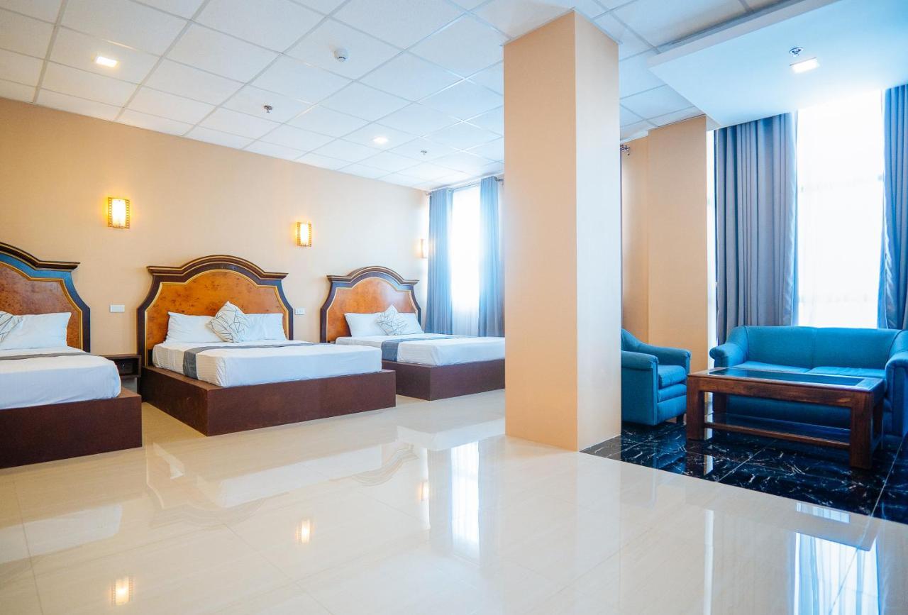 Reddoorz Plus @ Hotel Platinum Occidental Mindoro San Jose  Exterior foto